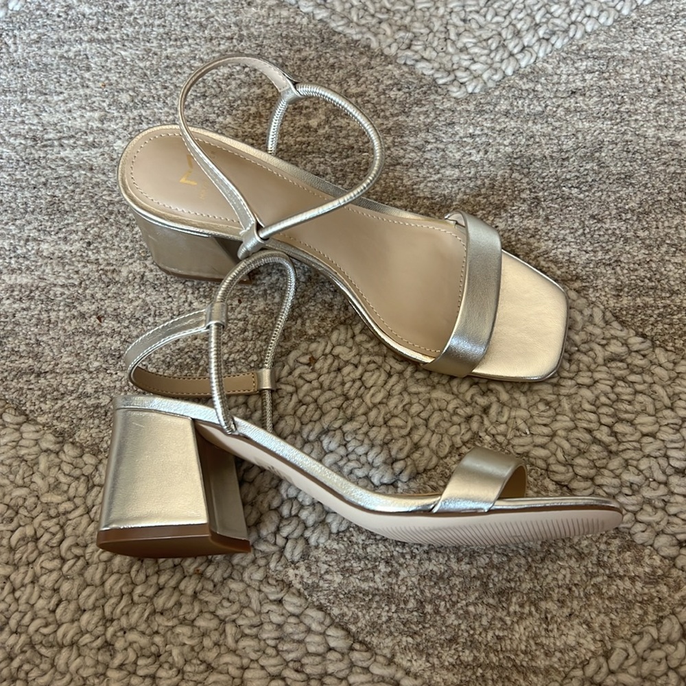 NWT Marc Fisher Minabella Sandal
